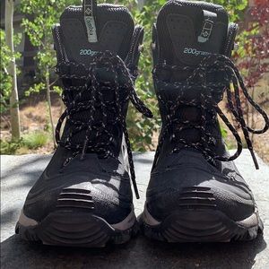 Black Columbia snow boots